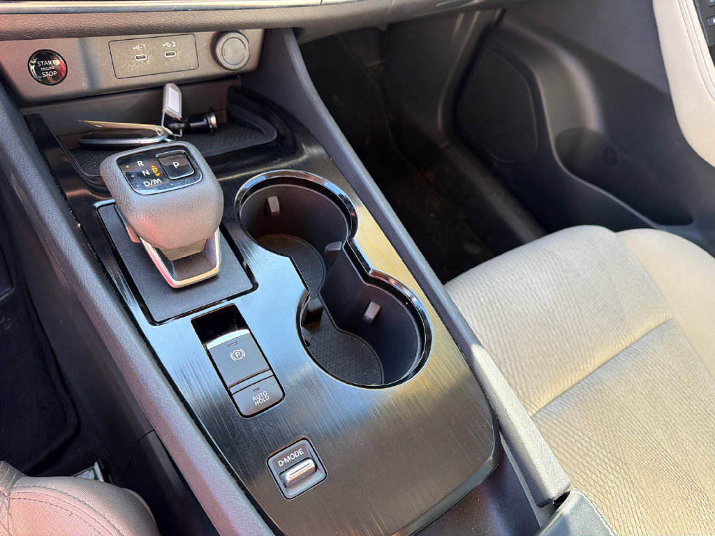 Used 2025 Nissan Rogue SV FWD image 32