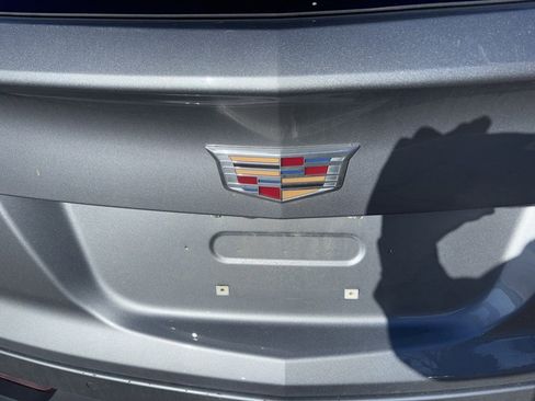 Used 2023 Cadillac XT4 Premium Luxury image 6