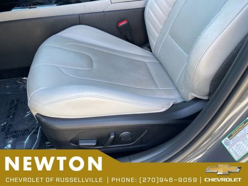 Used 2023 Hyundai Elantra Limited FWD image 6