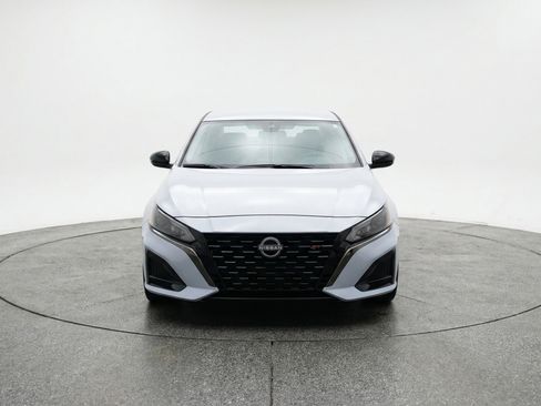 Used 2025 Nissan Altima 2.5 SR image 2