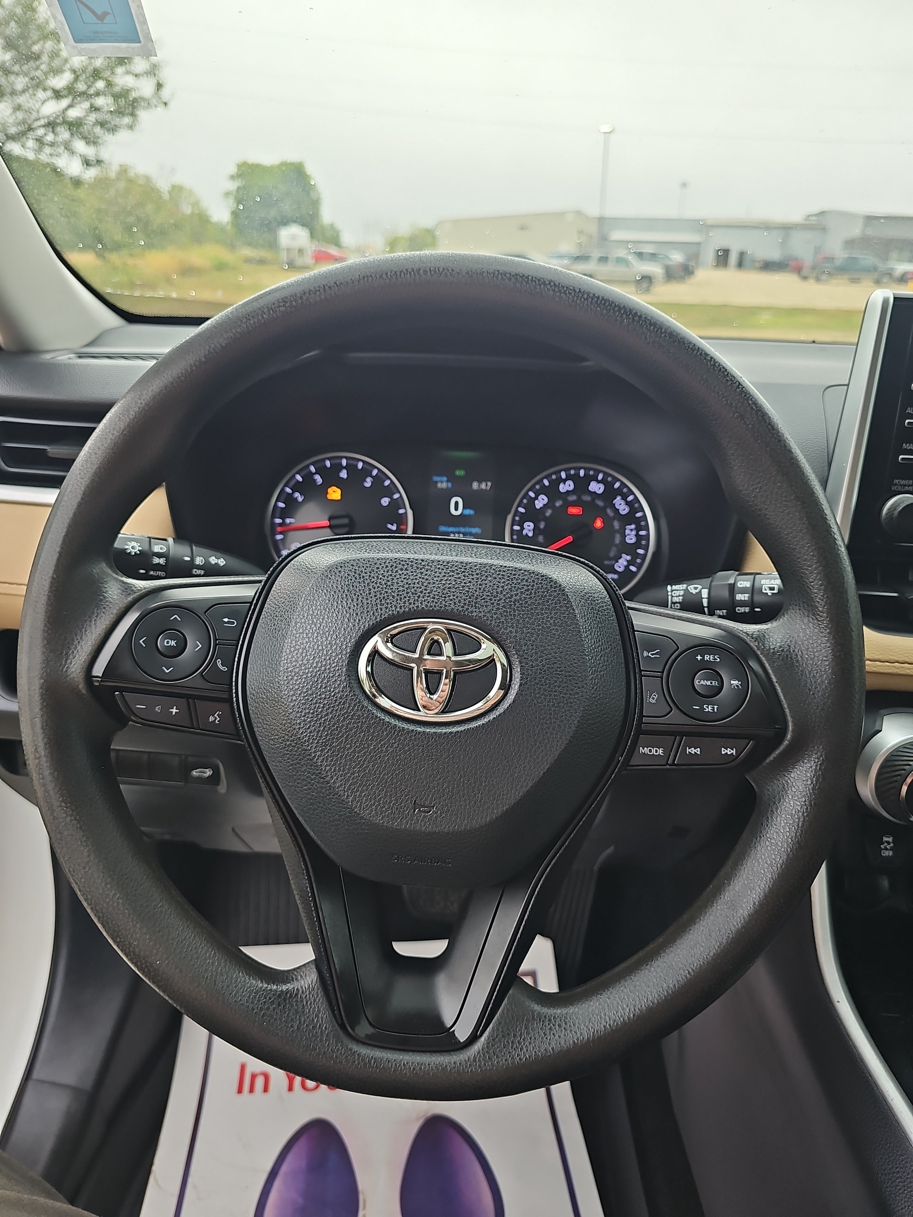 Used 2020 Toyota RAV4 XLE w/ Convenience Package FWD image 23