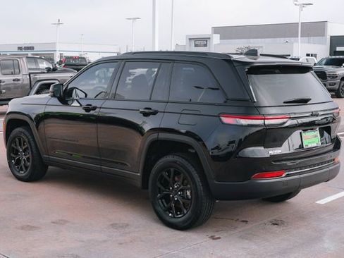 New 2025 Jeep Grand Cherokee Altitude image 5