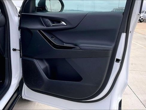 Used 2025 Chevrolet Equinox LT image 29