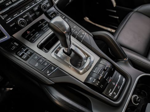 Used 2013 Porsche Cayenne Turbo AWD/4WD image 21