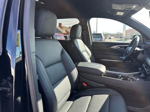 Used 2025 Chevrolet Traverse LT image 19