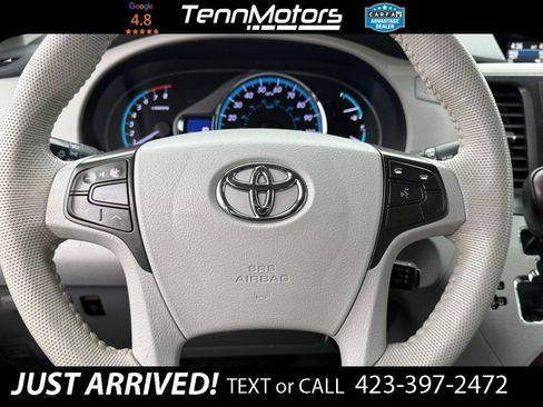 Used 2014 Toyota Sienna XLE image 17
