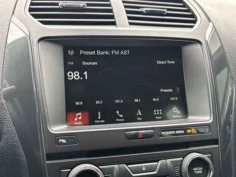 Used 2018 Ford Explorer XLT w/ Equipment Group 202A AWD/4WD image 14