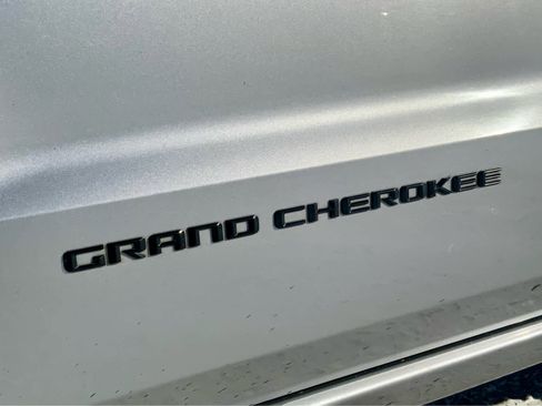 Used 2015 Jeep Grand Cherokee Altitude image 19