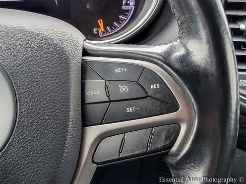 Used 2020 Jeep Grand Cherokee Laredo image 16