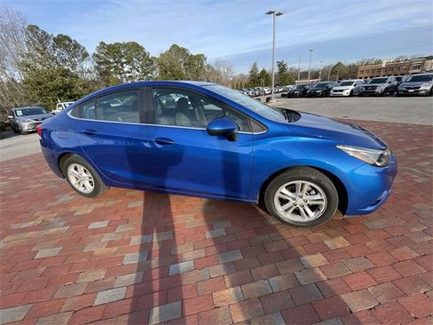 Used 2017 Chevrolet Cruze LT image 23