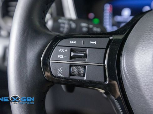 Used 2025 Honda Pilot Elite image 14