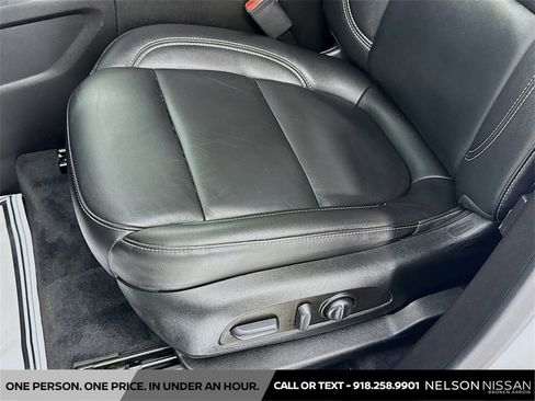 Used 2022 Chevrolet Traverse LT image 18