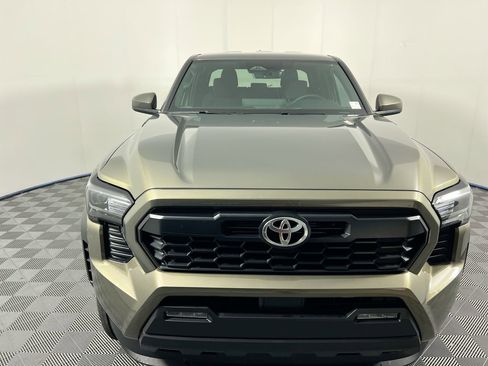 Used 2025 Toyota Tacoma TRD Off-Road AWD/4WD image 8
