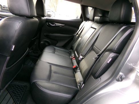 Used 2022 Nissan Rogue Sport SL w/ Premium Package image 14