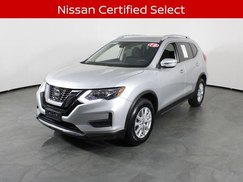 Used 2019 Nissan Rogue SV image 2