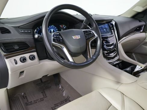Used 2019 Cadillac Escalade Premium Luxury AWD/4WD image 12