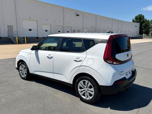 Used 2020 Kia Soul LX FWD image 3