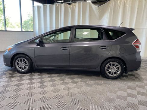 Used 2017 Toyota Prius V Four FWD image 4