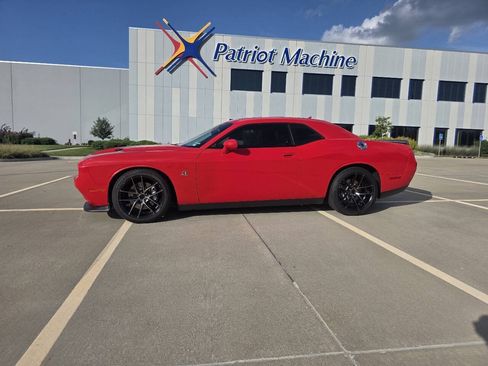 Used 2015 Dodge Challenger R/T Scat Pack RWD image 1