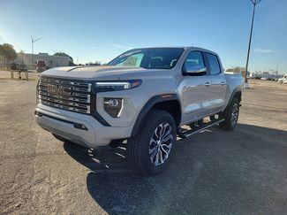 New 2026 GMC Canyon Denali video 2