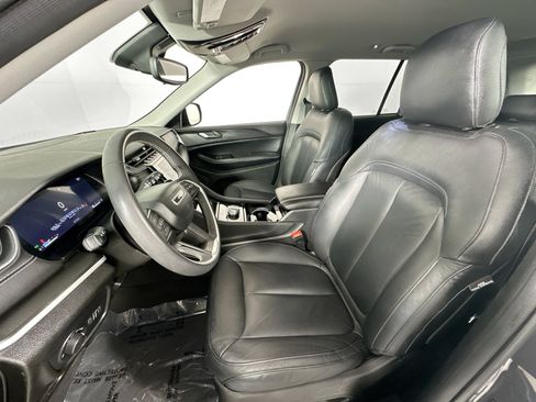 Used 2023 Jeep Grand Cherokee Laredo AWD/4WD image 19