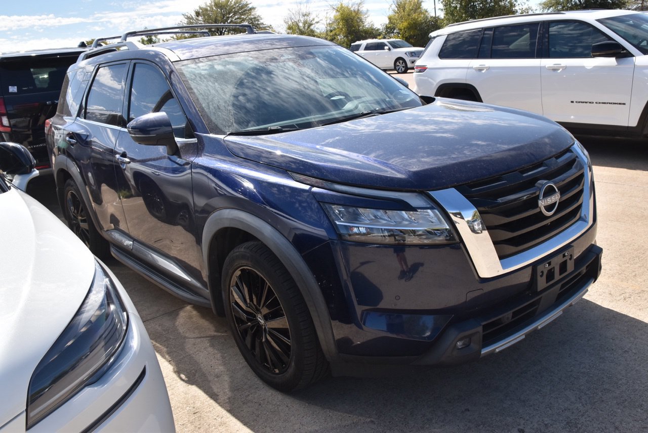 Used 2022 Nissan Pathfinder Platinum w/ Lighting Package (N93) AWD/4WD image 4