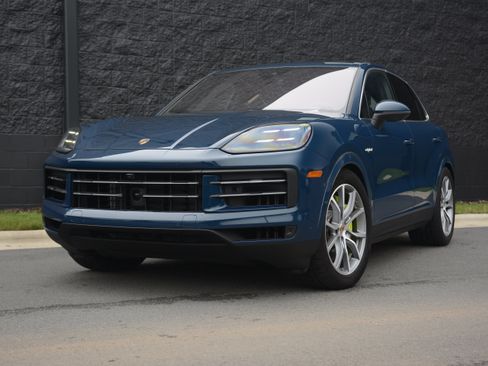 Certified 2025 Porsche Cayenne S AWD/4WD image 45