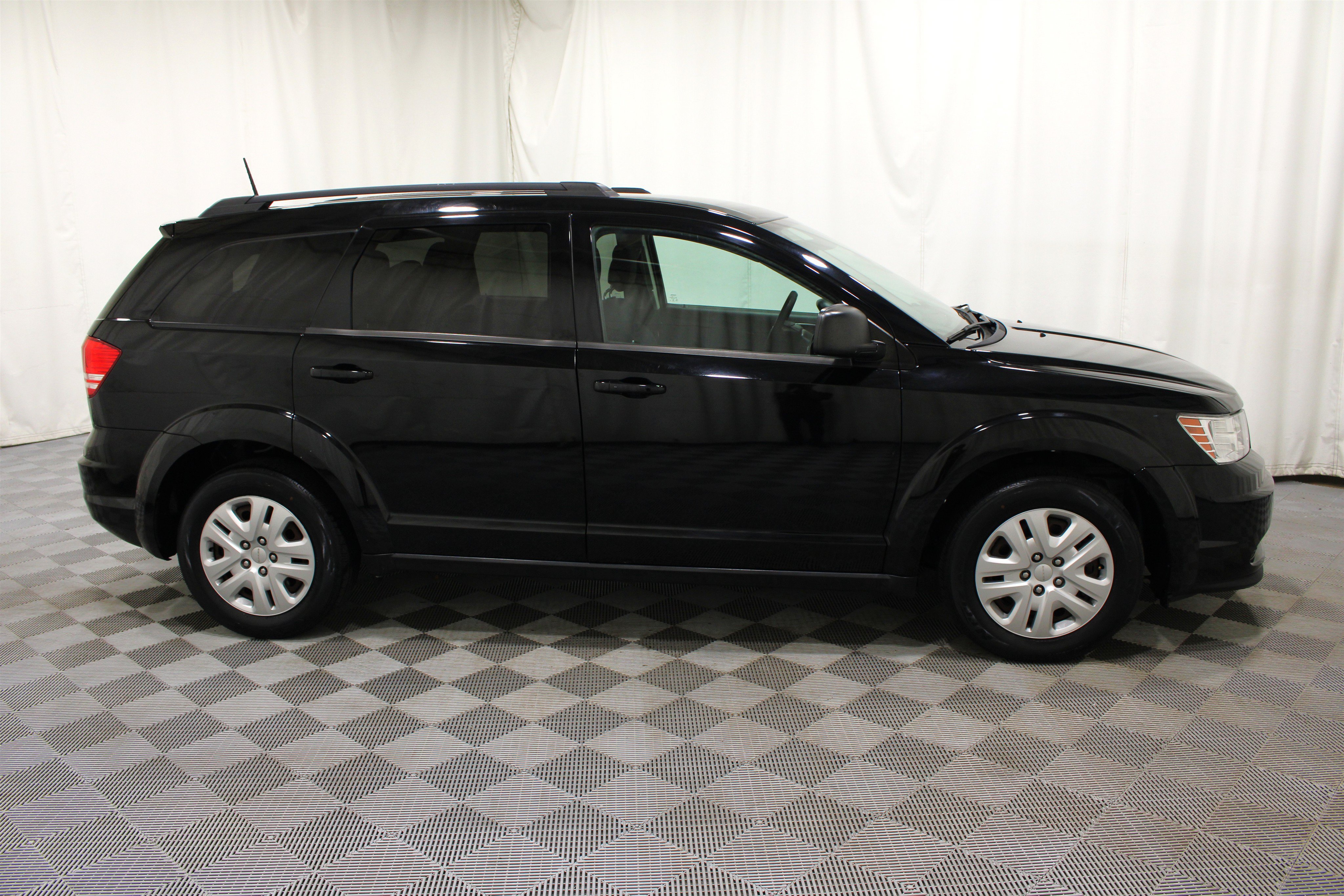 Used 2019 Dodge Journey SE FWD image 23