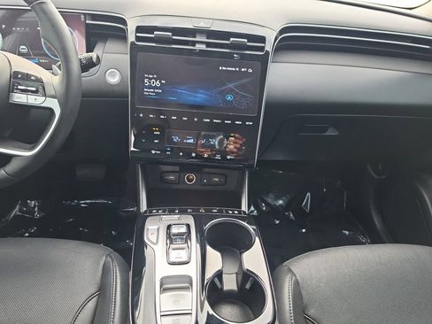 Certified 2023 Hyundai Tucson Limited AWD/4WD image 14