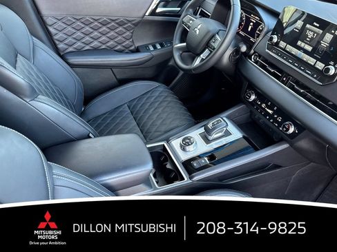 Used 2024 Mitsubishi Outlander SEL AWD/4WD image 17