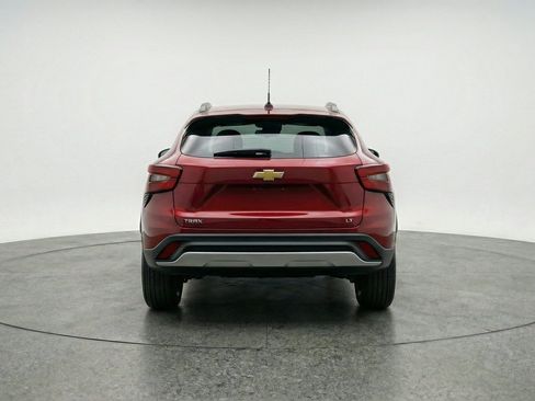 Used 2025 Chevrolet Trax LT FWD image 7