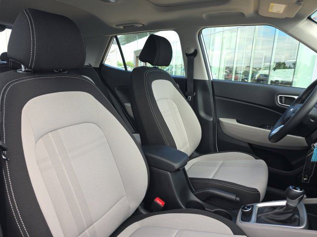 Certified 2022 Hyundai Venue SEL FWD image 9