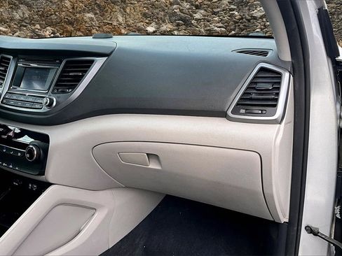 Used 2018 Hyundai Tucson SE w/ Cargo Package image 13