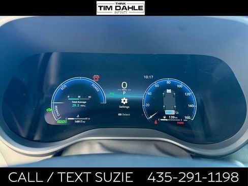 Used 2025 Toyota Sienna Platinum AWD/4WD image 3