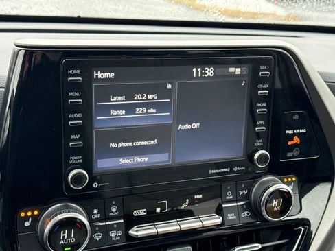 Used 2022 Toyota Highlander XLE image 24