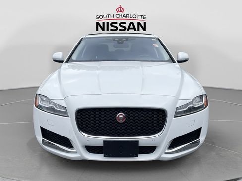 Used 2018 Jaguar XF Premium AWD/4WD image 2