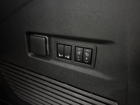 New 2026 GMC Yukon XL Denali w/ Denali Reserve Package image 11