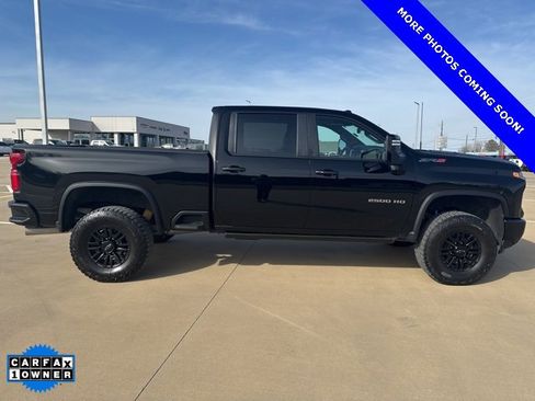 Used 2024 Chevrolet Silverado 2500 ZR2 w/ Technology Package image 10