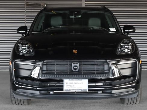 Used 2024 Porsche Macan AWD/4WD image 9