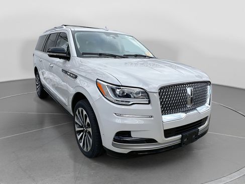 Used 2023 Lincoln Navigator L Reserve image 1