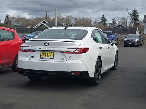 New 2026 Toyota Camry Hybrid image 2