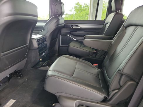 New 2025 Jeep Wagoneer Series II w/ Premium Group I AWD/4WD image 8