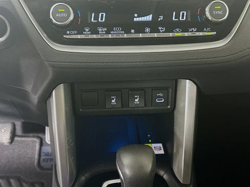 Used 2023 Toyota Corolla Cross XLE w/ Convenience Package FWD image 23
