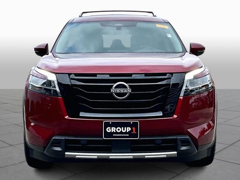 Used 2023 Nissan Pathfinder SL w/ Black Appearance Package image 3