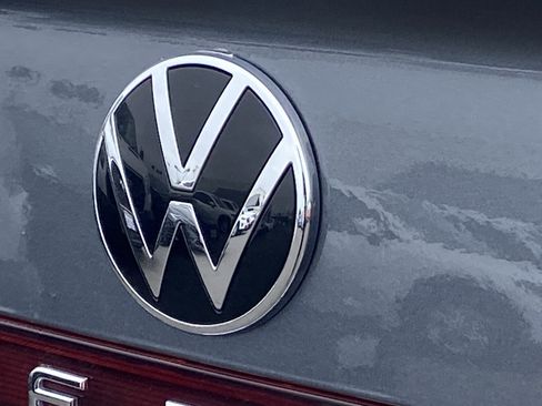 Used 2025 Volkswagen Jetta SE FWD image 4