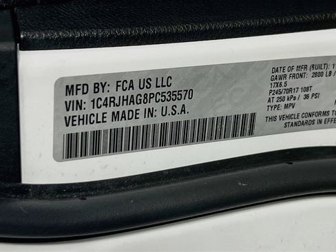 Used 2023 Jeep Grand Cherokee Laredo AWD/4WD image 29