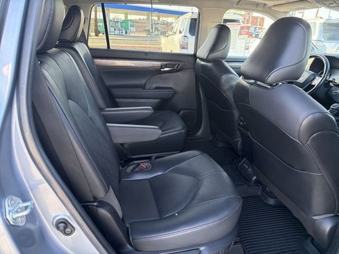Used 2022 Toyota Highlander Platinum AWD/4WD image 30