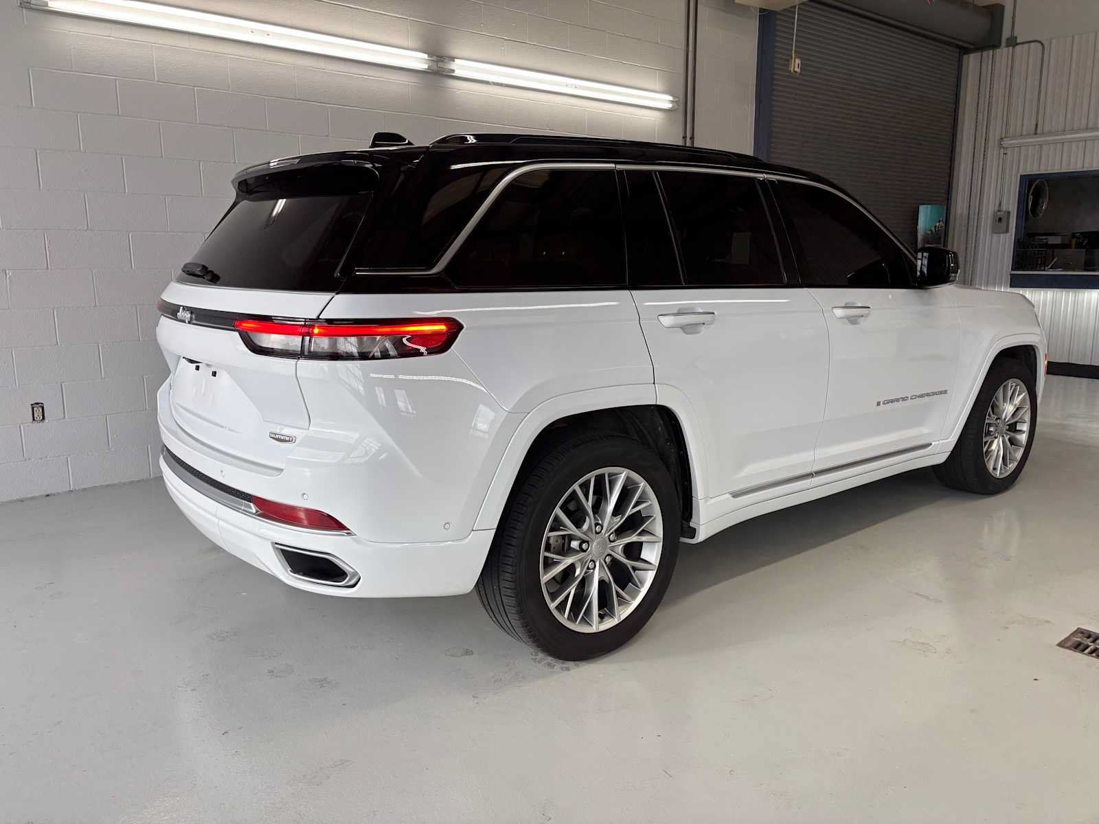 Certified 2024 Jeep Grand Cherokee Summit AWD/4WD image 7