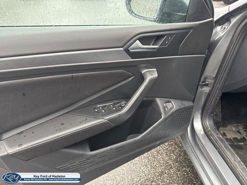 Used 2024 Volkswagen Jetta SE image 22