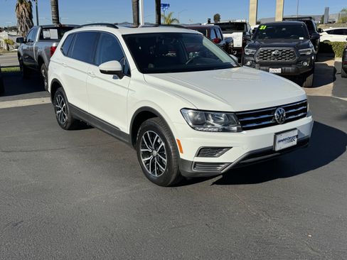 Certified 2021 Volkswagen Tiguan SE w/ Panoramic Sunroof Package image 2